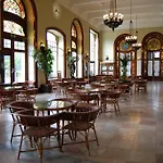 Palace & Hotel