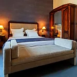 Palace & 4* Curia