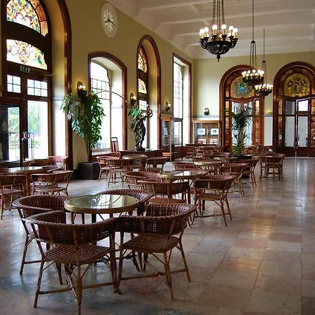 Palace & Hotel