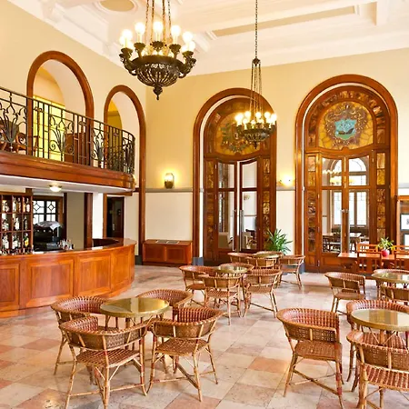 Hotel Palace & 4*