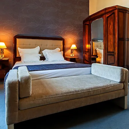 Palace & 4* Curia