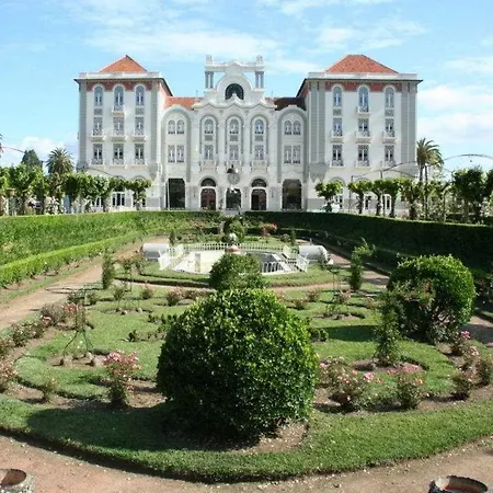 Palace & 4*