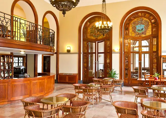 Otel Palace & 4*