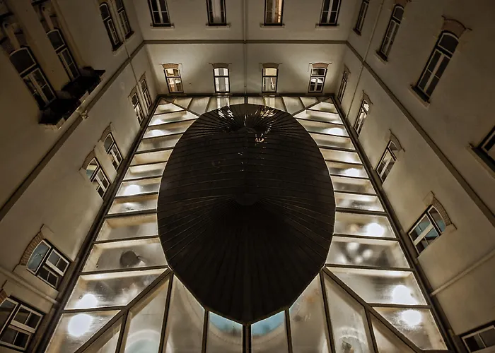 Palace & 4* Curia