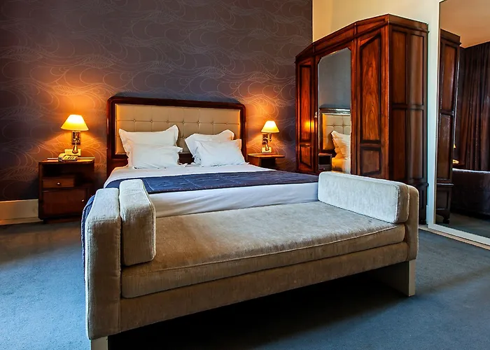 Palace & 4* Curia