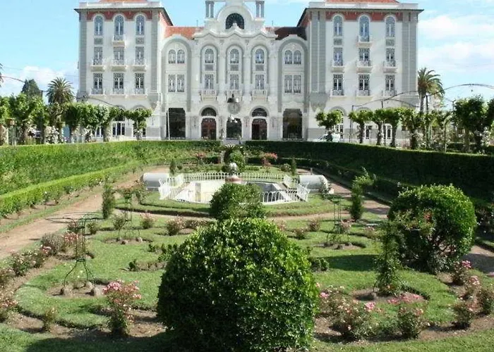 Palace & 4*